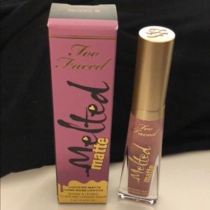 Too Faced Melted Matte “Queen B”